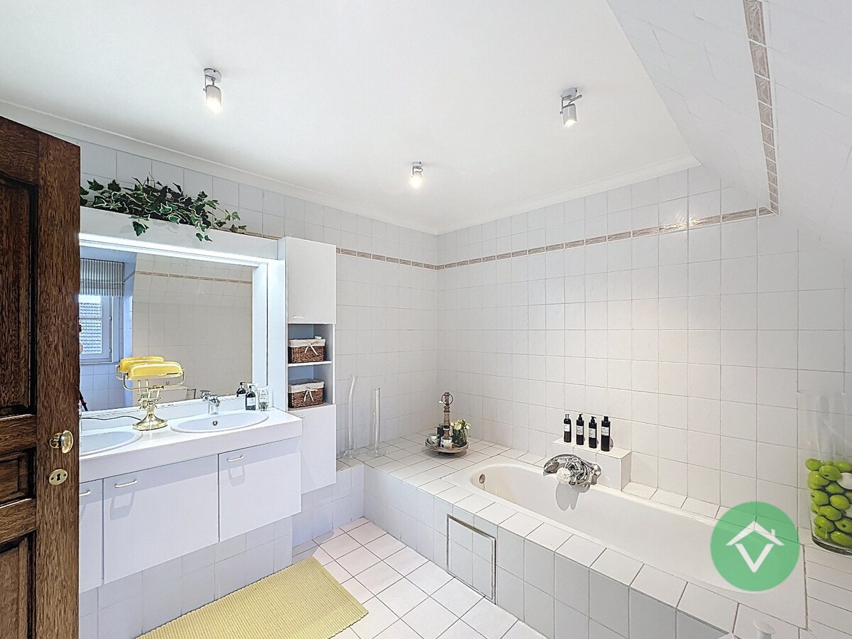 Exclusieve alleenstaande villa met zonnige tuin in een gegeerde woonomgeving te Koekelare 