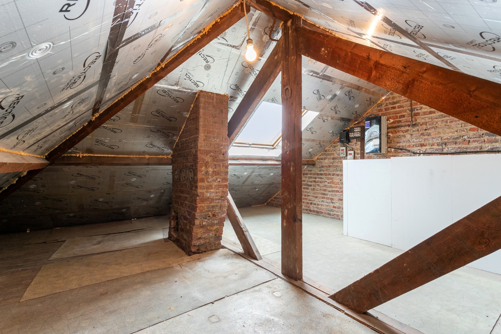Te renoveren woning met 3 slpk te Buizingen 