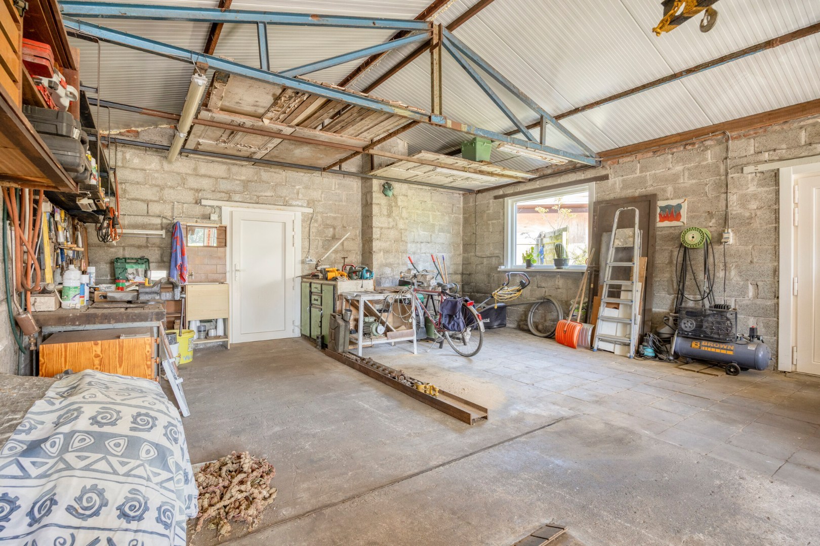 Gezinswoning met 3 slpk. en dubbele garage zonder renovatieverplichting in Mol-Gompel 