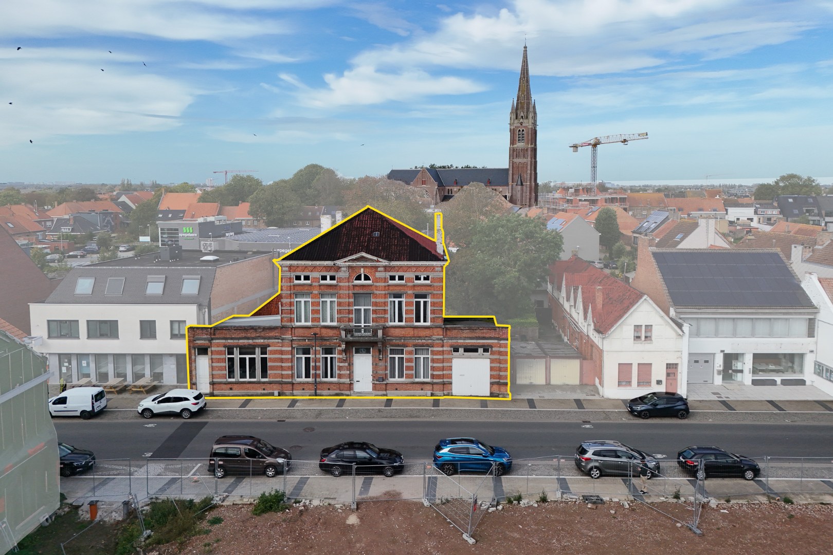 Uniek herenhuis in het centrum van Oudenburg 