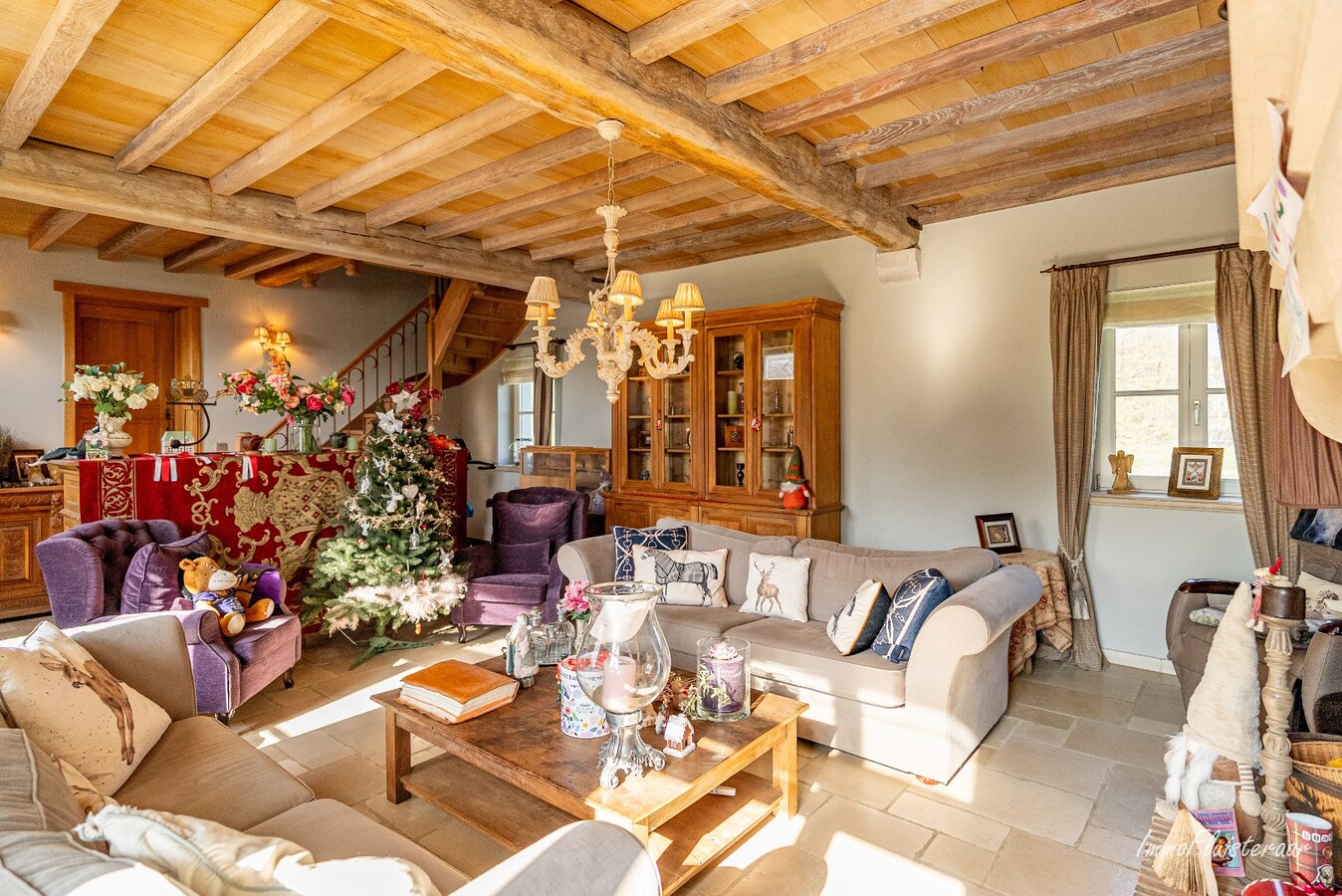 Uitzonderlijke woning met paardenaccommodatie, binnen- en buitenpiste op ca. 9,4 ha te Haacht 