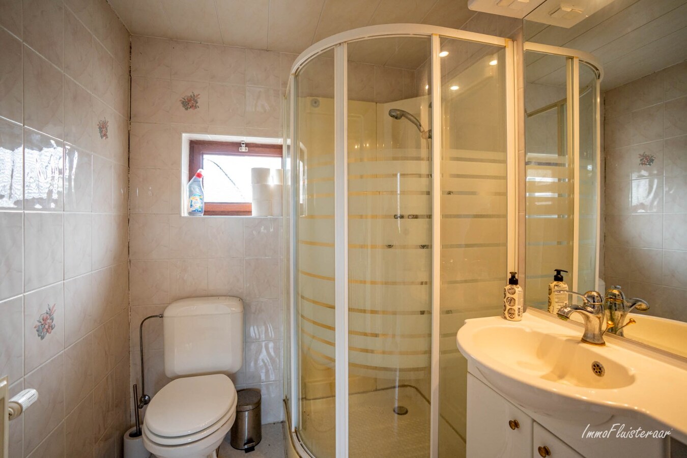 Magnifique complexe équestre avec maison d'entreprise, environ 33 écuries et une piste intérieure sur plus de 5,6 hectares à Bever (Brabant flamand). 