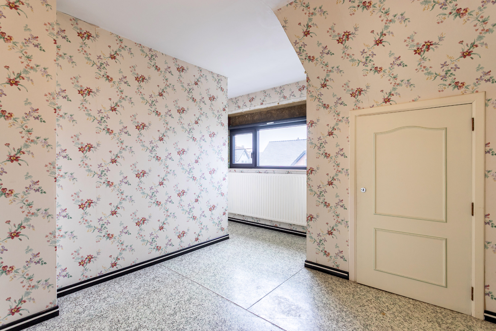 Ruime woning te Pajottegem met 4 slpks, garage en tuin op +-10a! 
