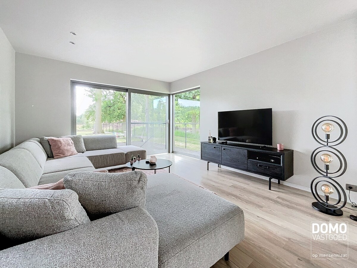 PRACHTIGE VILLA MET 3 SLAAPKAMERS, INPANDIGE GARAGE EN RUIME TUIN IN BOLDERBERG 