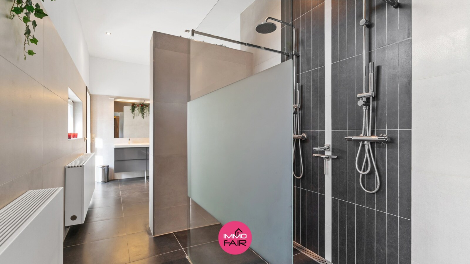 Karakteristieke hoeve met panoramisch zicht aan de achterzijde van perceel! 