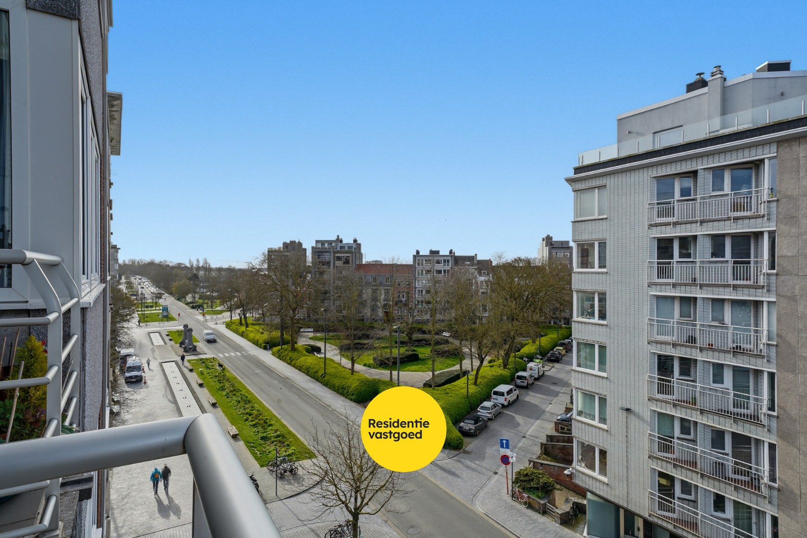 Op te frissen 2-slaapkamerappartement met open zicht te Oostende 