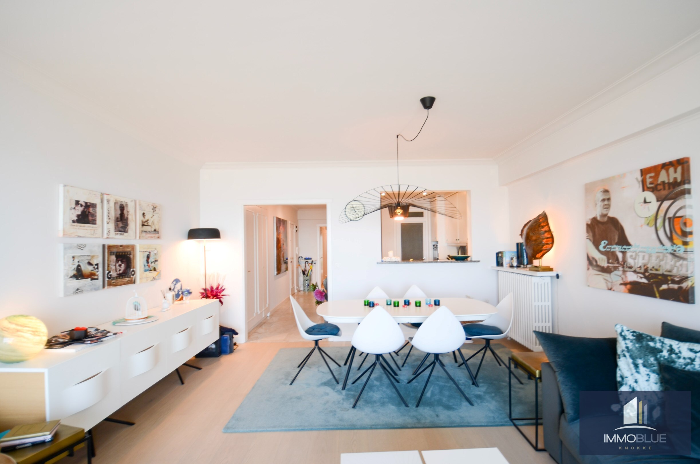 Appartement avec vue frontale sur la mer, situé dans une résidence prestigieuse au Zoute. 