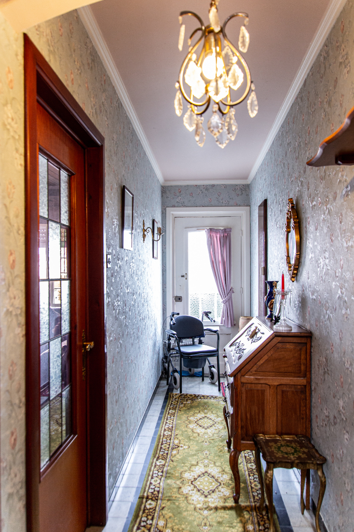 Op te frissen HoB met 3 slpks, rustig gelegen te Adegem 