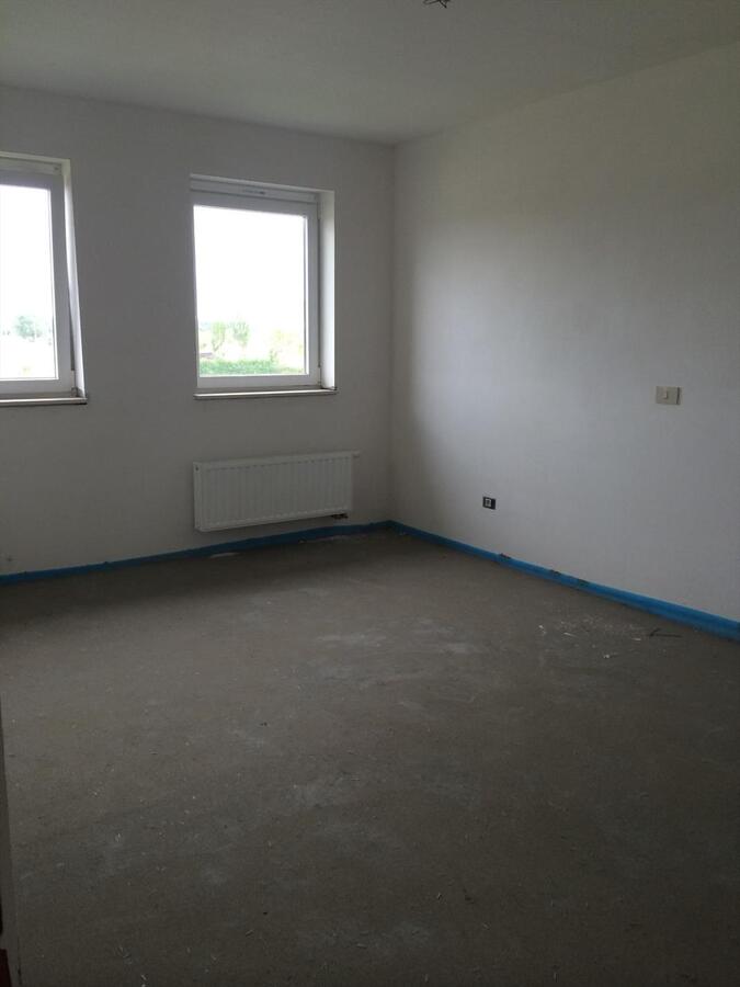 PRACHTIGE HALF OPEN BEBOUWING MET TUIN 