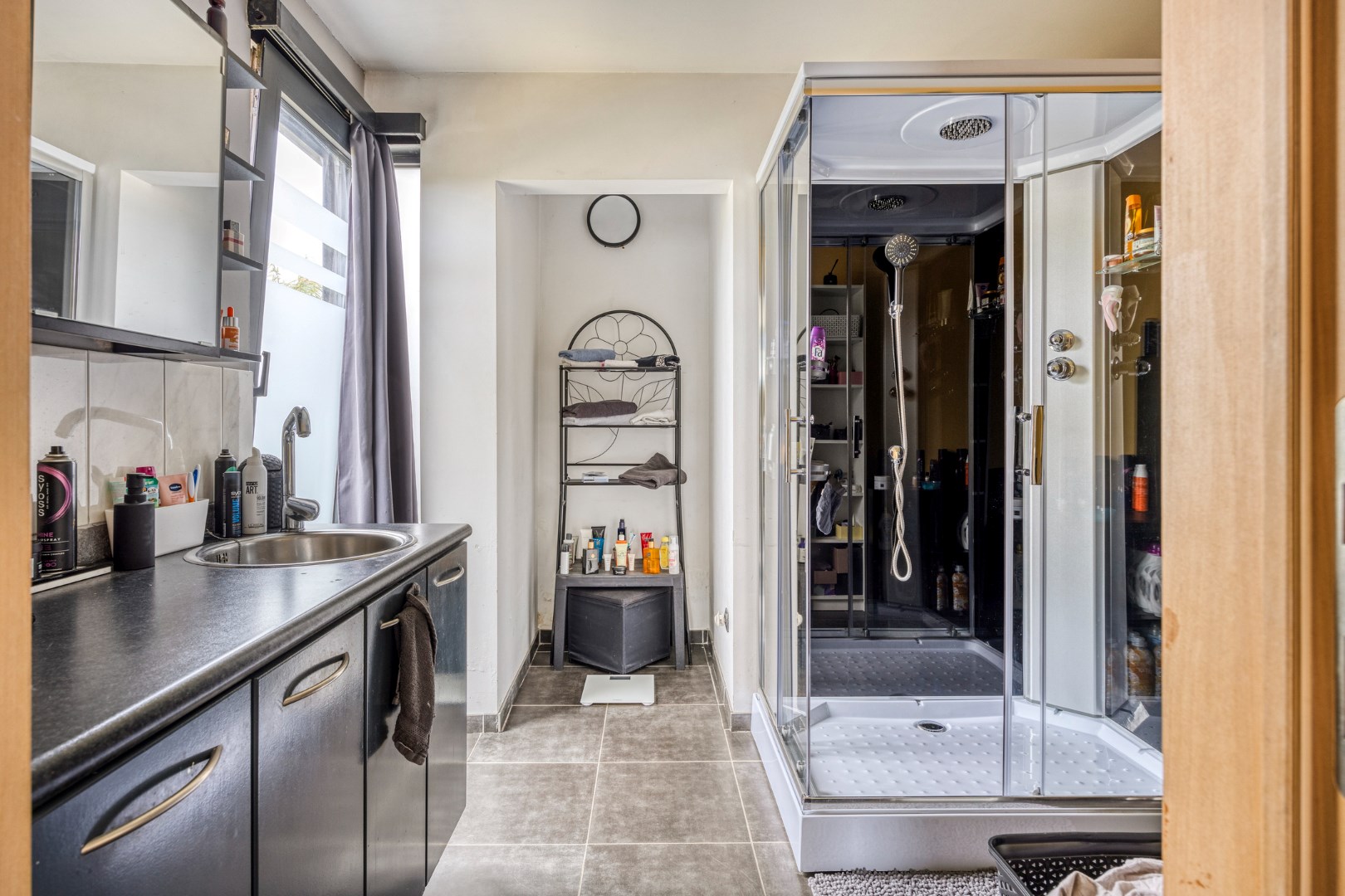 Villa met praktijkruimte op perceel van 1.817m² te Geel 