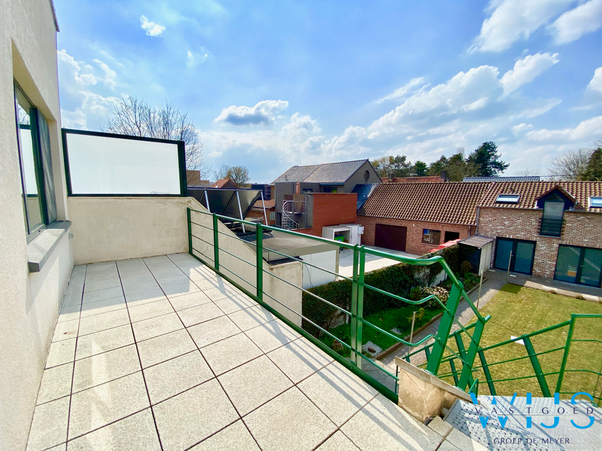 Ruim 2 slaapkamerappartement met zonneterras &amp; garage in hartje ERTVELDE! 