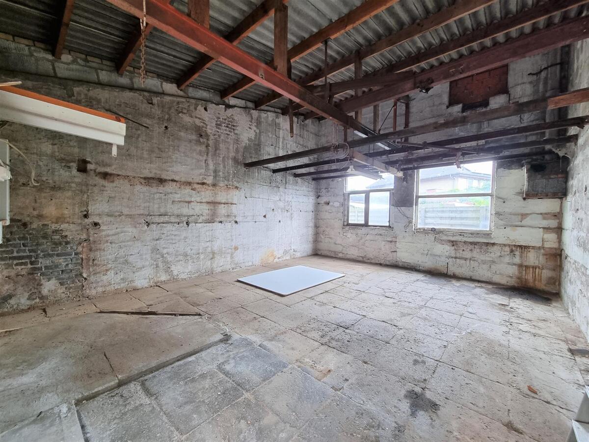 Ruime, te renoveren woning met klein atelier - Zeebrugge 