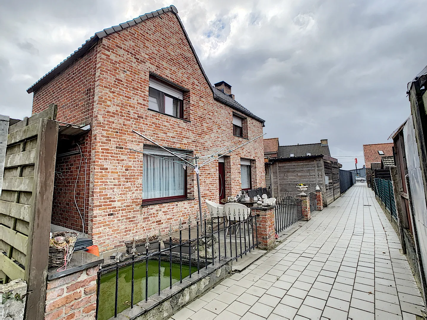 Gerenoveerde alleenstaande woning op rustige, doch centrale liggen te Houthulst!