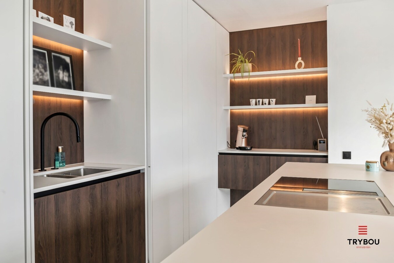 Rustig gelegen architecturaal pareltje op 1.751 m² te Houthulst. 