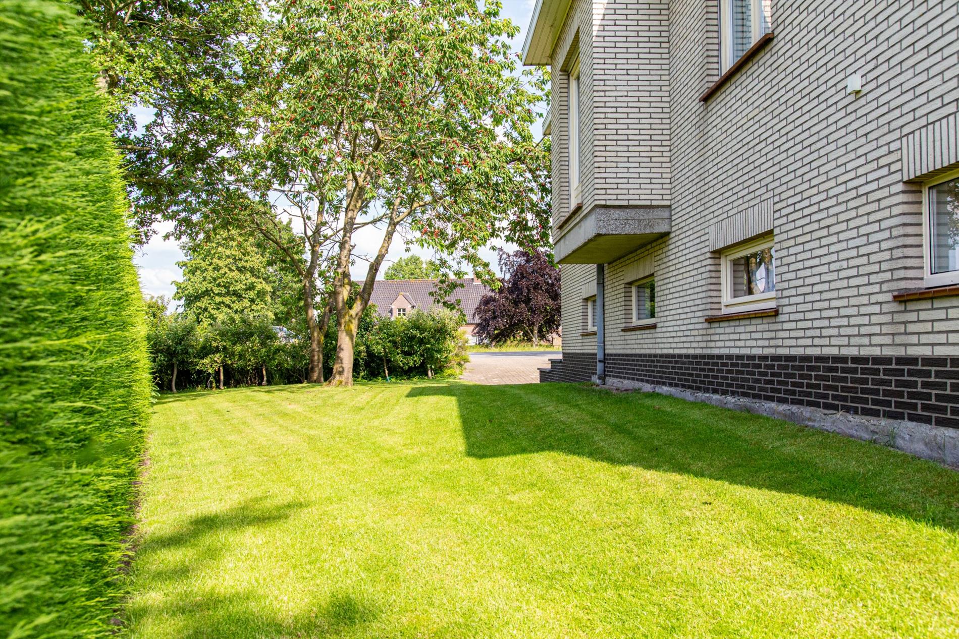 Gerenoveerde woning met 4 slpks én zonnepanelen (met stroomcertificaten!) rustig gelegen te Maldegem 