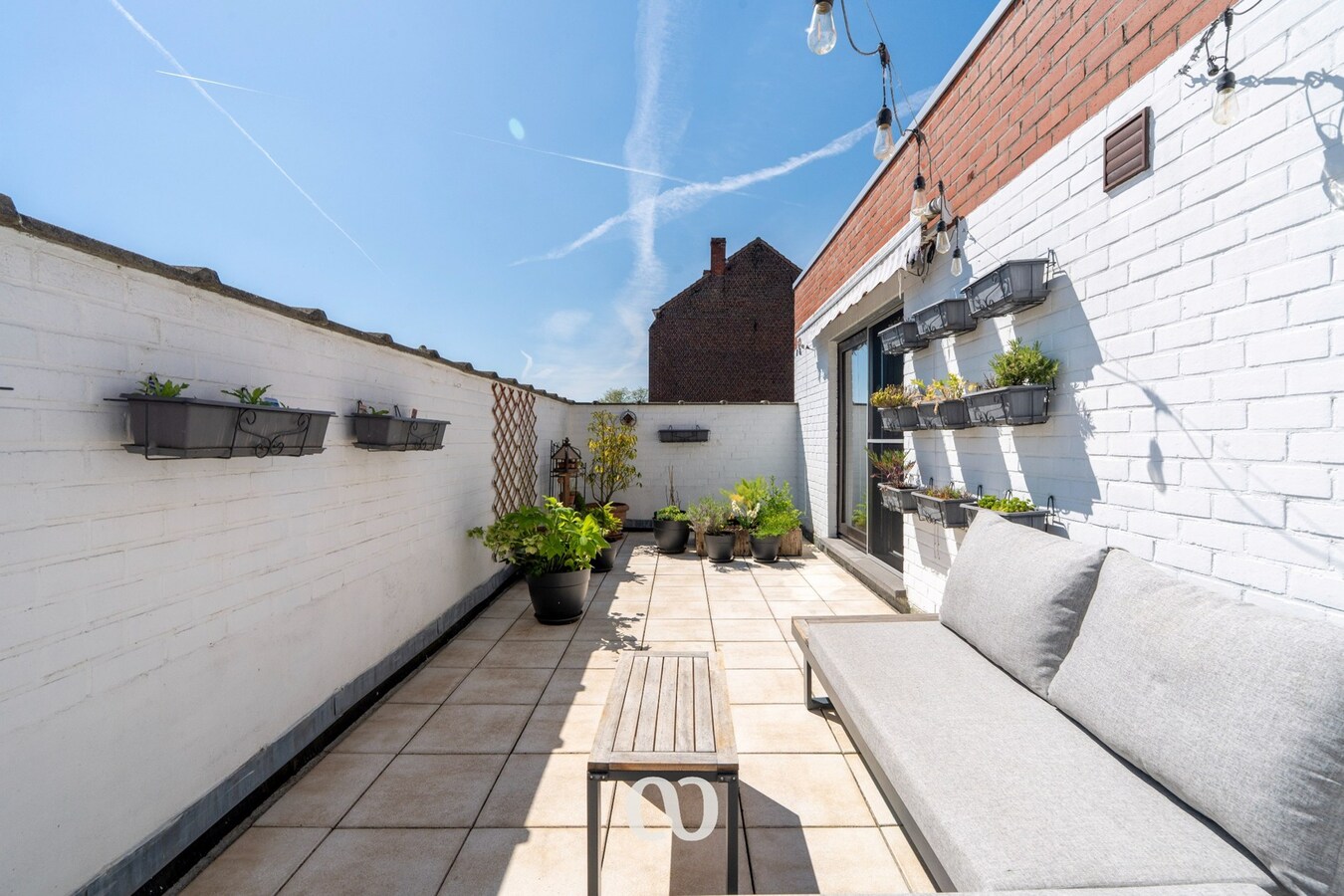 Instapklaar appartement met groot terras 