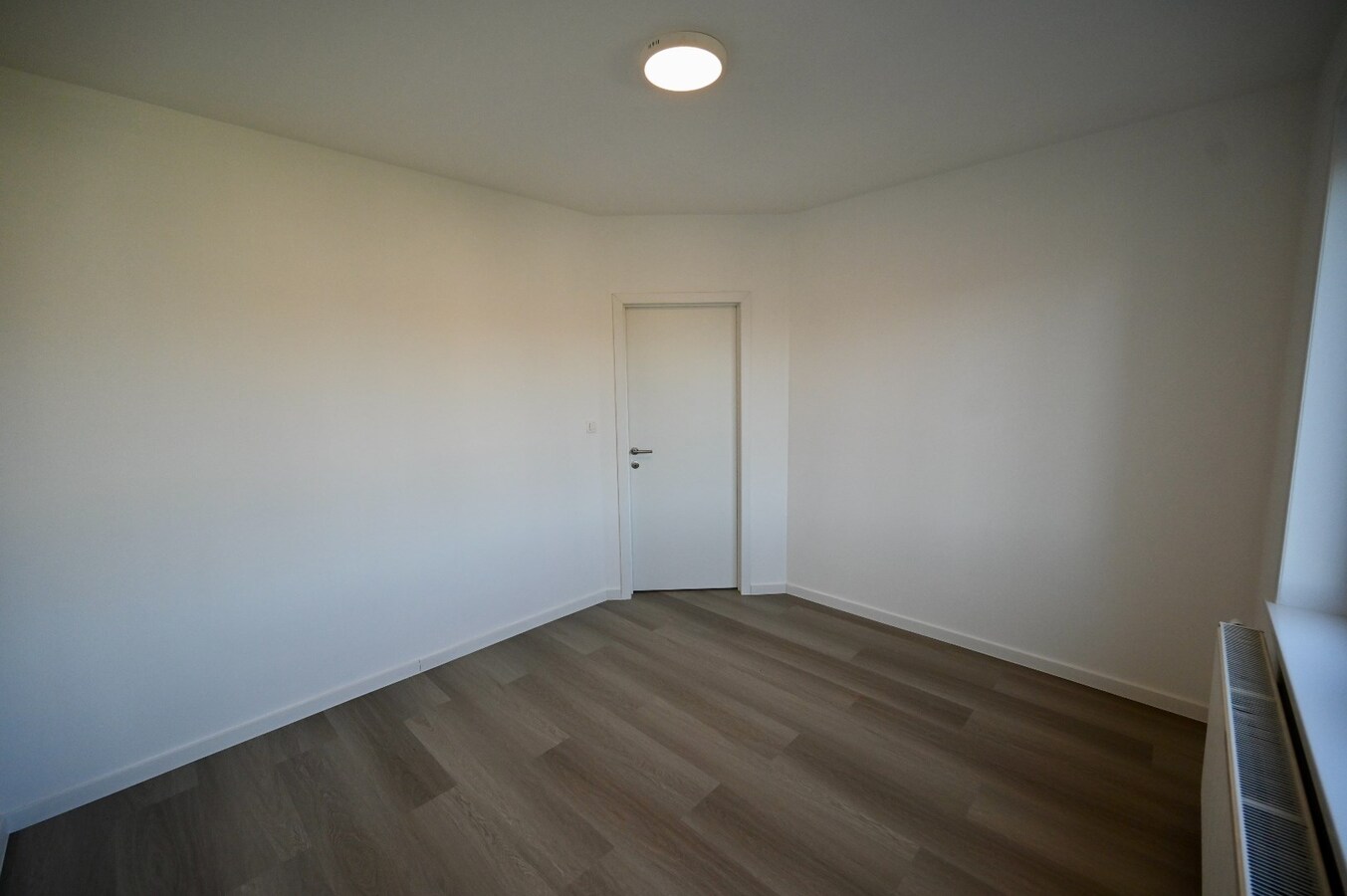 KNAP GERENOVEERD KNUS 2-SLAAPKAMER APPARTEMENT 