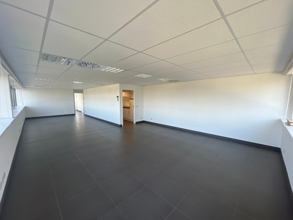 Kantoorruimte op commerciële TOP-ligging 