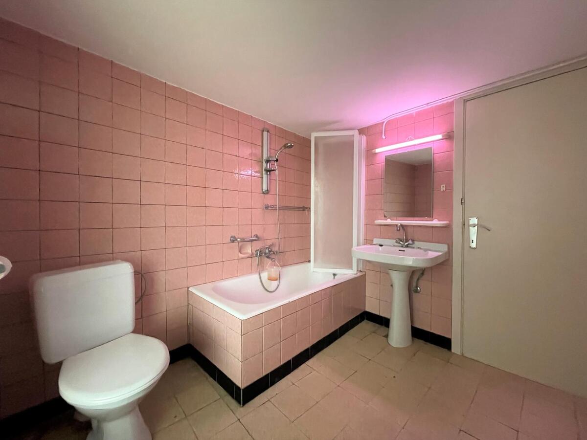 Woning met 2 slaapkamers en diepe tuin te Koekelare 