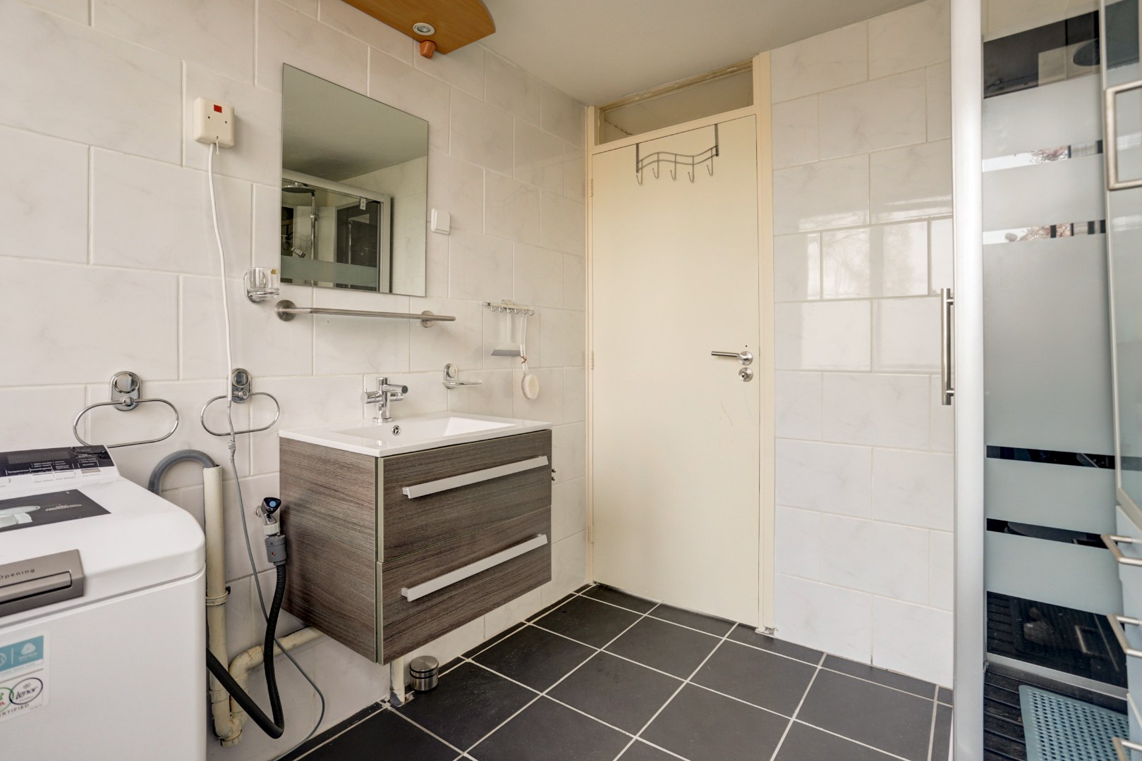 Op zoek naar een ruime 5-kamer woning op eigen grond waar u, uw wensen nog kunt uitvoeren ? 