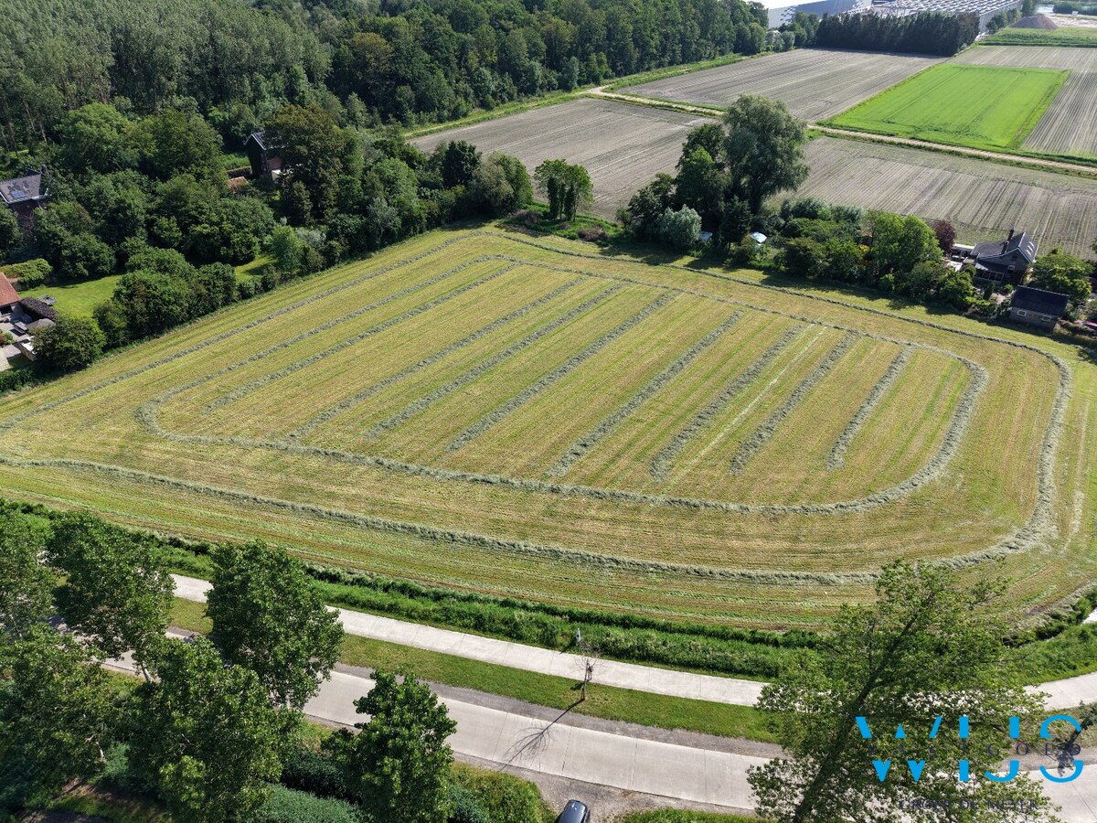 Bouwlot op de grens België/ Nederland 