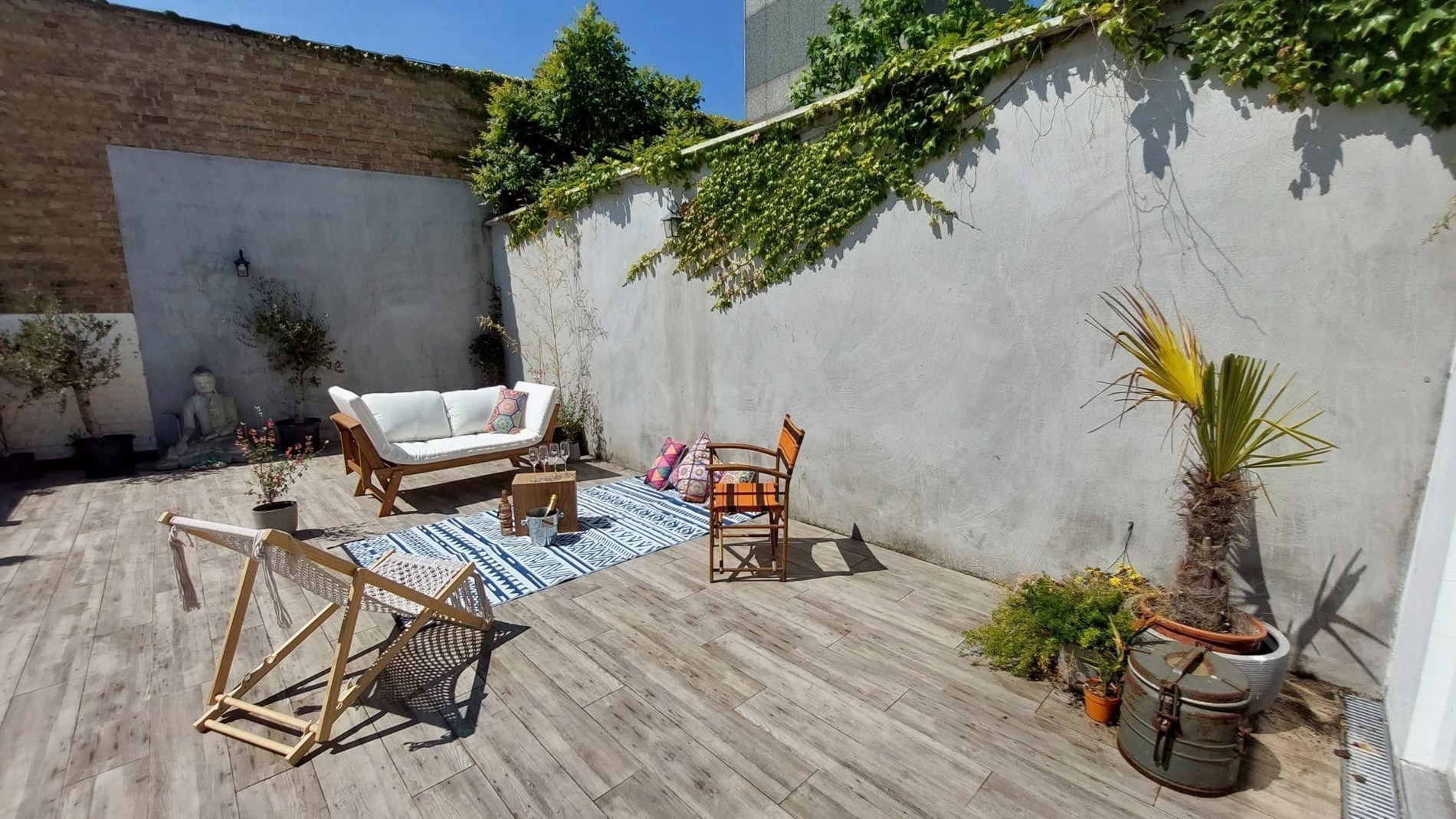 Maison authentiquement rénovée avec jardin orienté sud-ouest. 