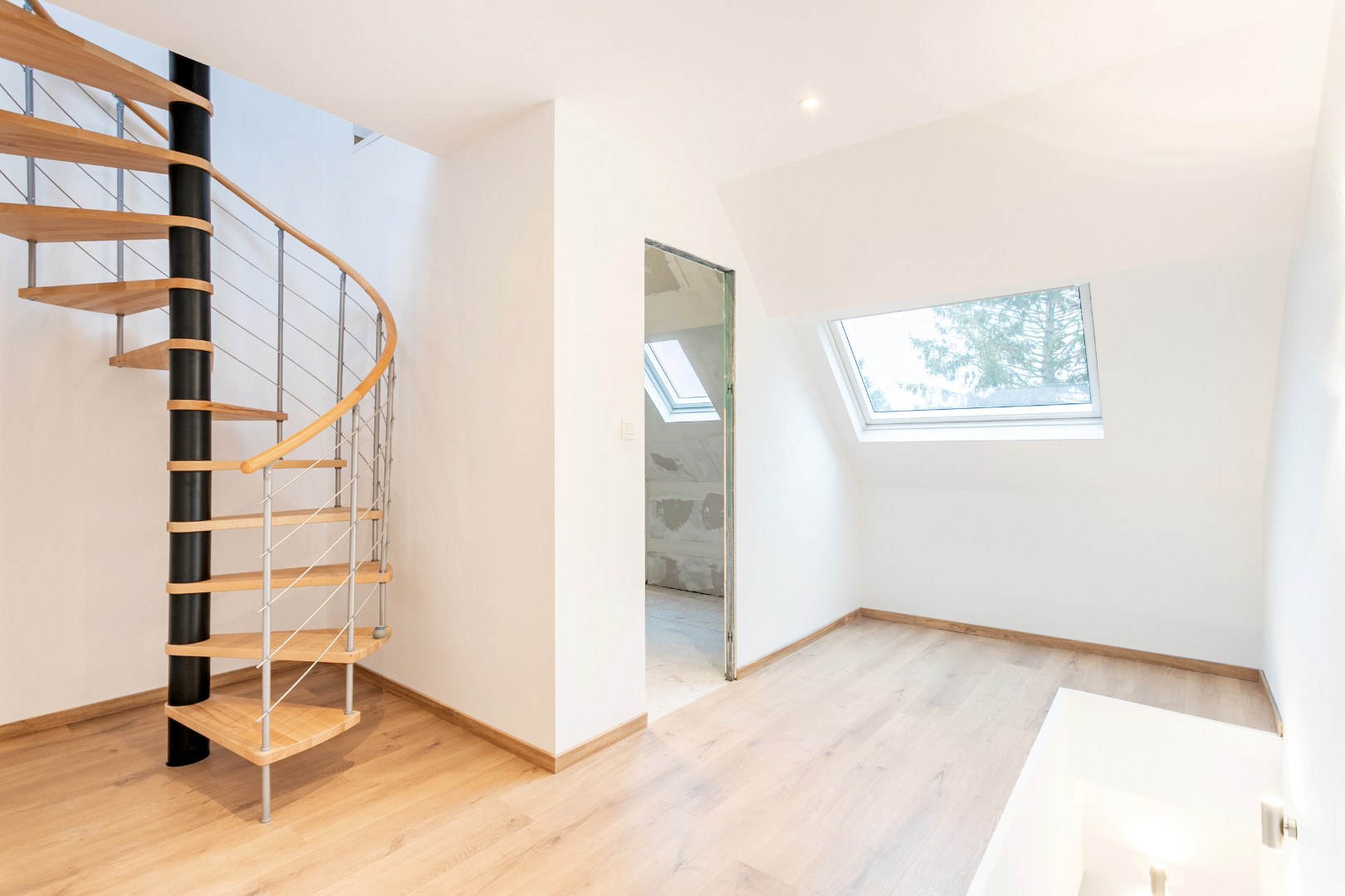 Volledig gerenoveerde woning, 3 slpks en tuin te koop centrum Halle 