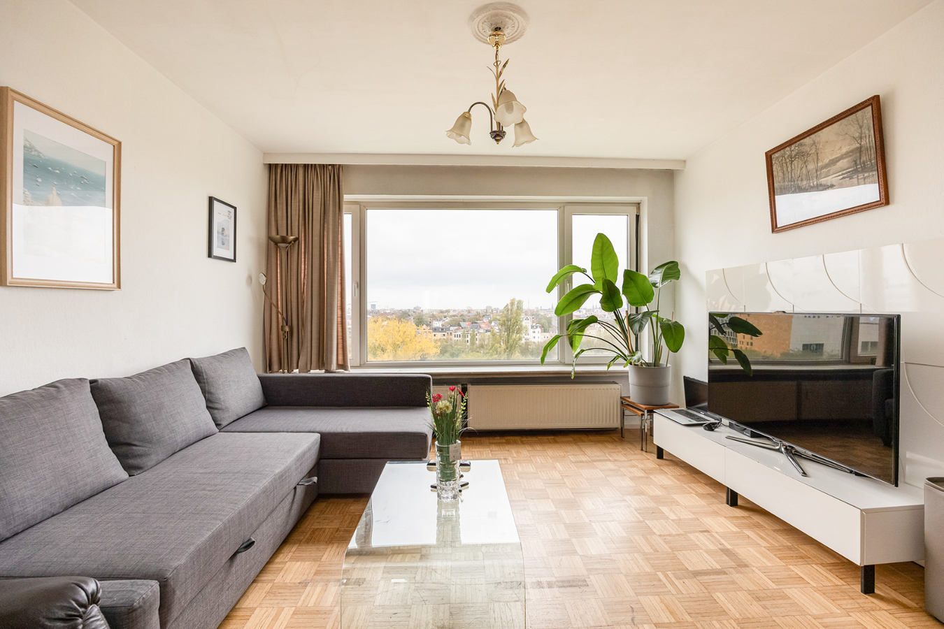 Instapklaar 2-slaapkamerappartement met terras en prachtig uitzicht in Berchem 