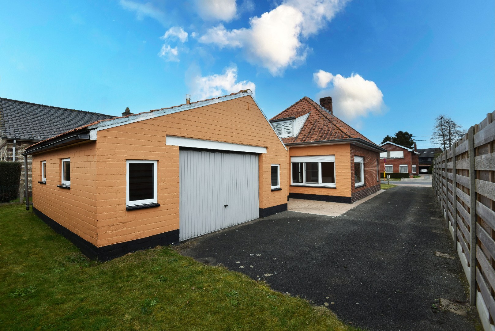 Woning met 1 slpk en dubbele garage te Adegem 