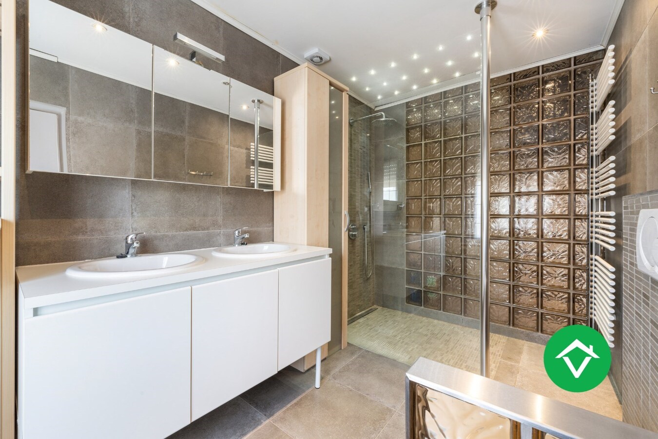 Instapklare woning met 4 slaapkamers en loods te Koekelare 