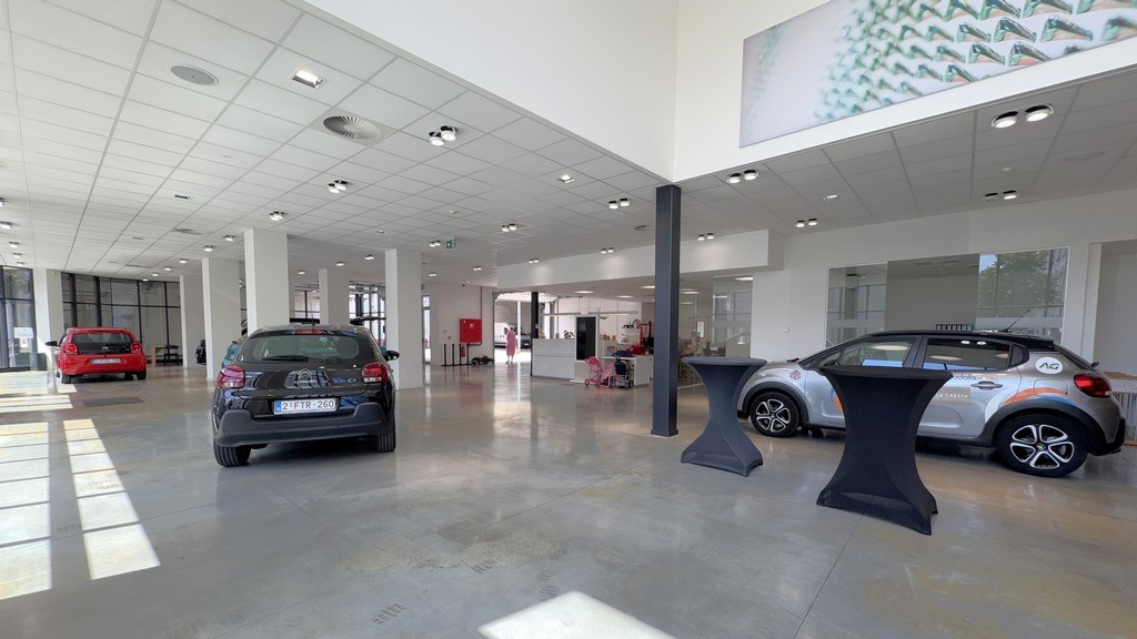 Showroom met magazijn te huur aan het Handelsdok in Gent