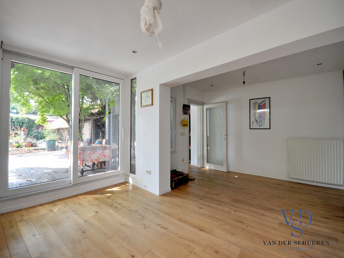 Idyllische woning met schuur. Uitzonderlijk gelegen. 