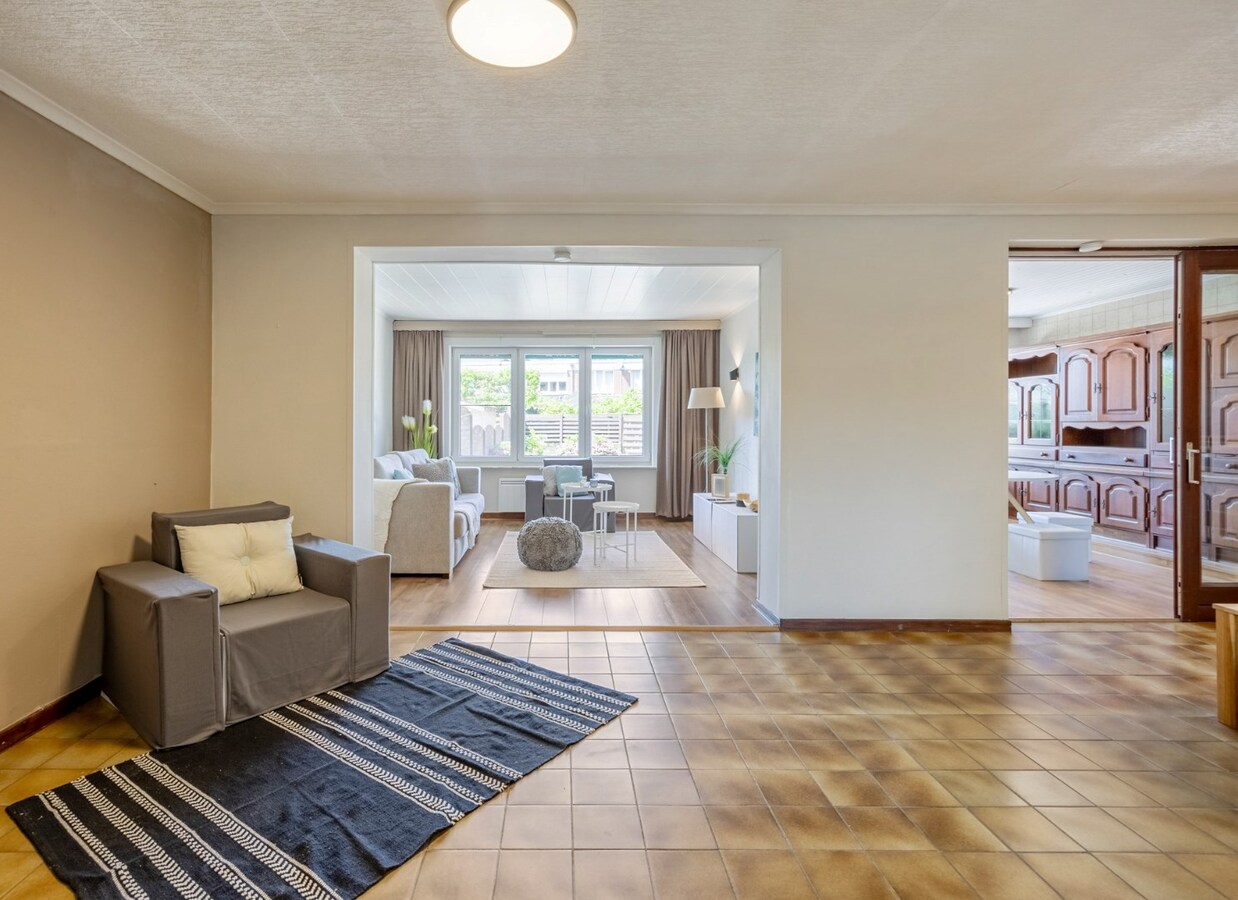 Ruime instapklare woning met 4 slaapkamers, tuin en garage. 