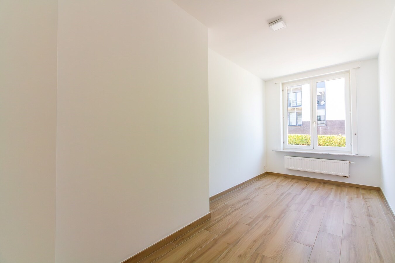 Appartement rez-de-chaussée très lumineux &amp; 2 chambres, en plein centre-ville ! 