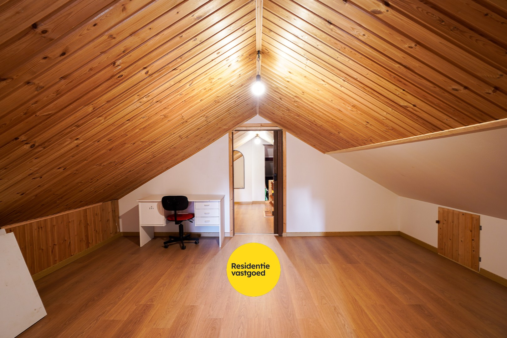 Woning met 5 slaapkamers in het centrum van Eernegem 