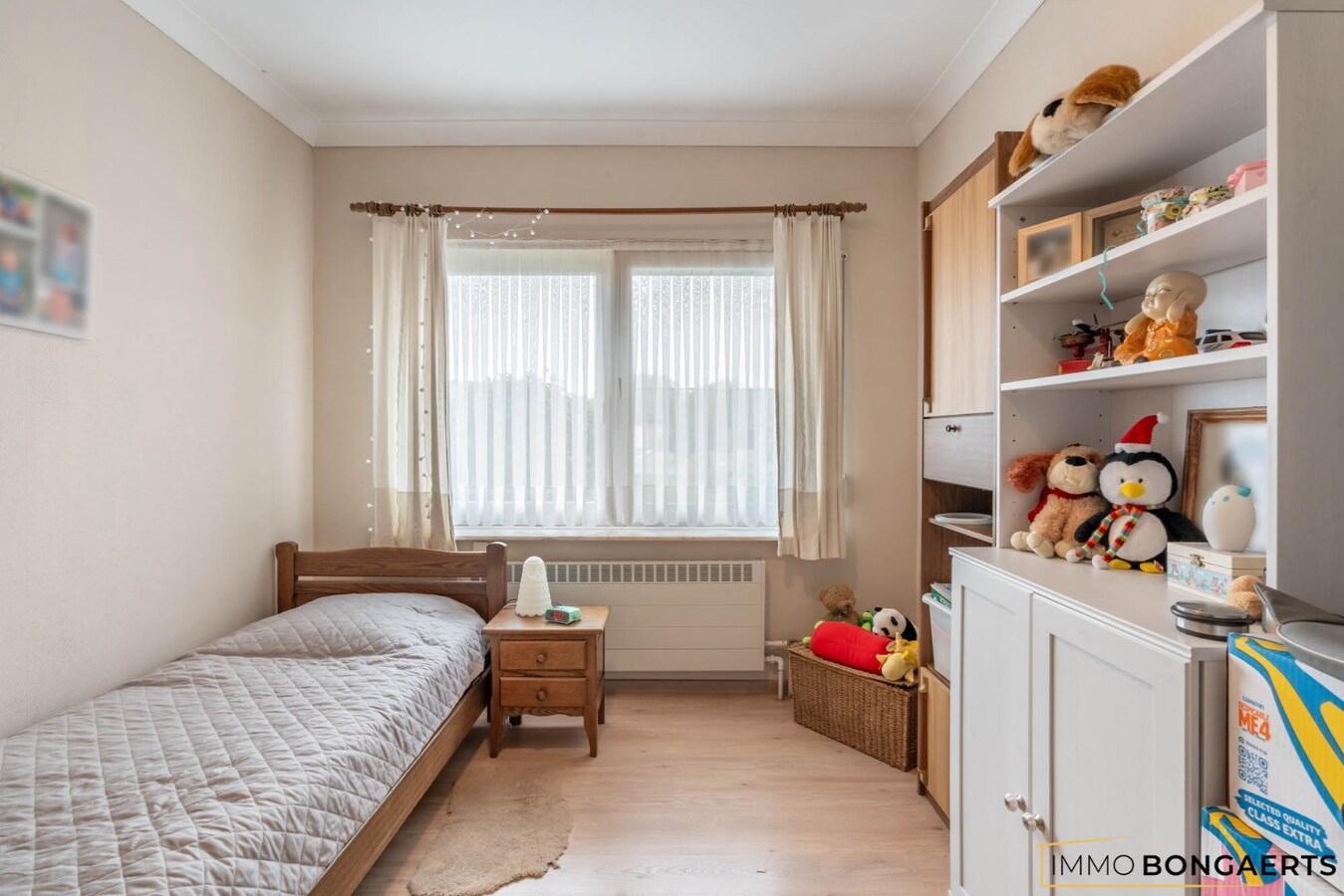 Ruime half open bebouwing met vier slaapkamers op een groot perceel 