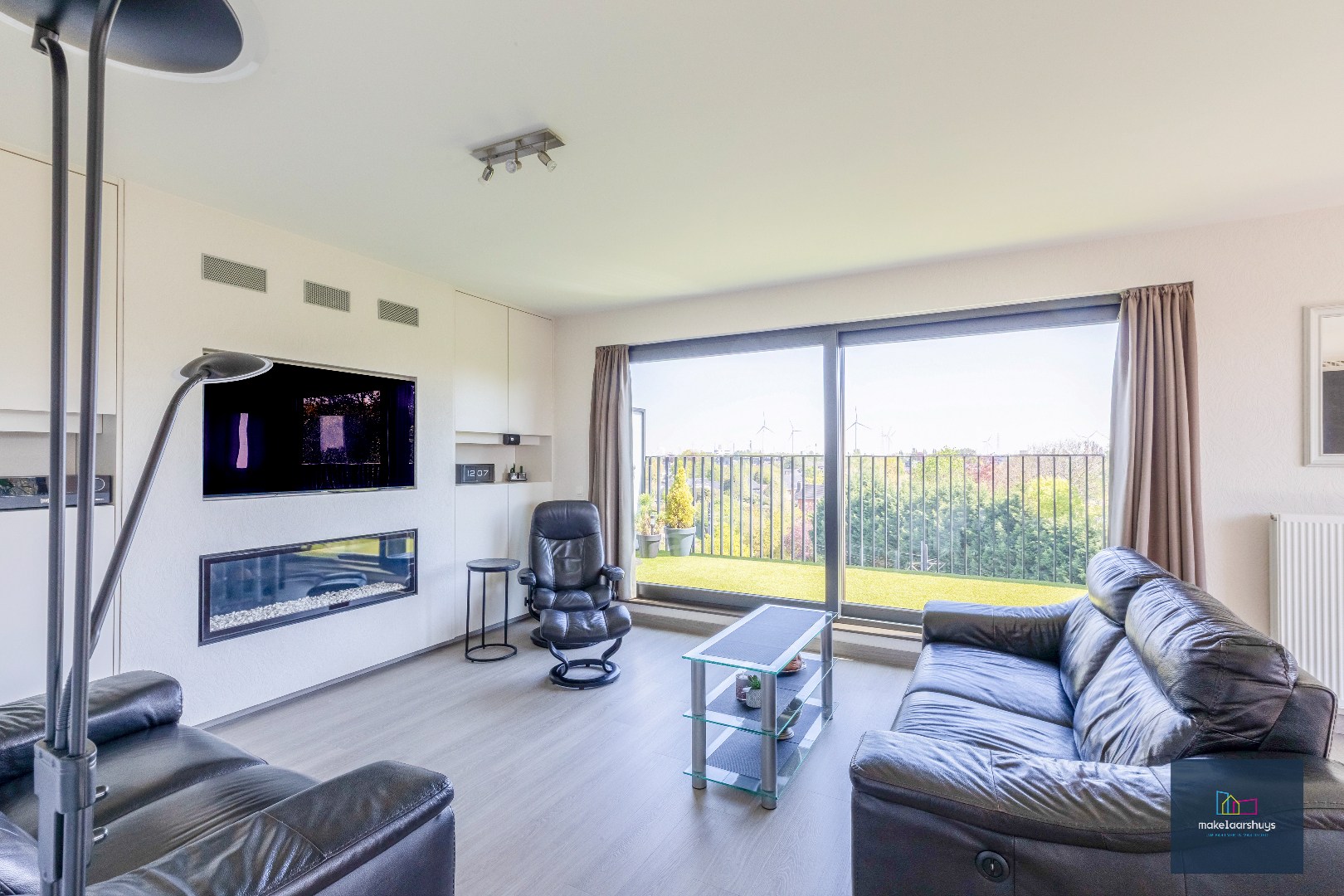 Penthouse met 2 slp. ruim terras, 2 st.plaatsen &amp; kelder 