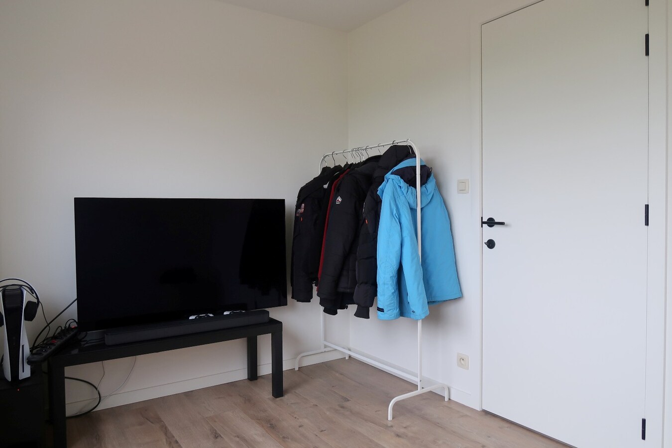 Moderne koppelwoning met 4 slaapkamers en prachtige vergezichten, omringd door groen 