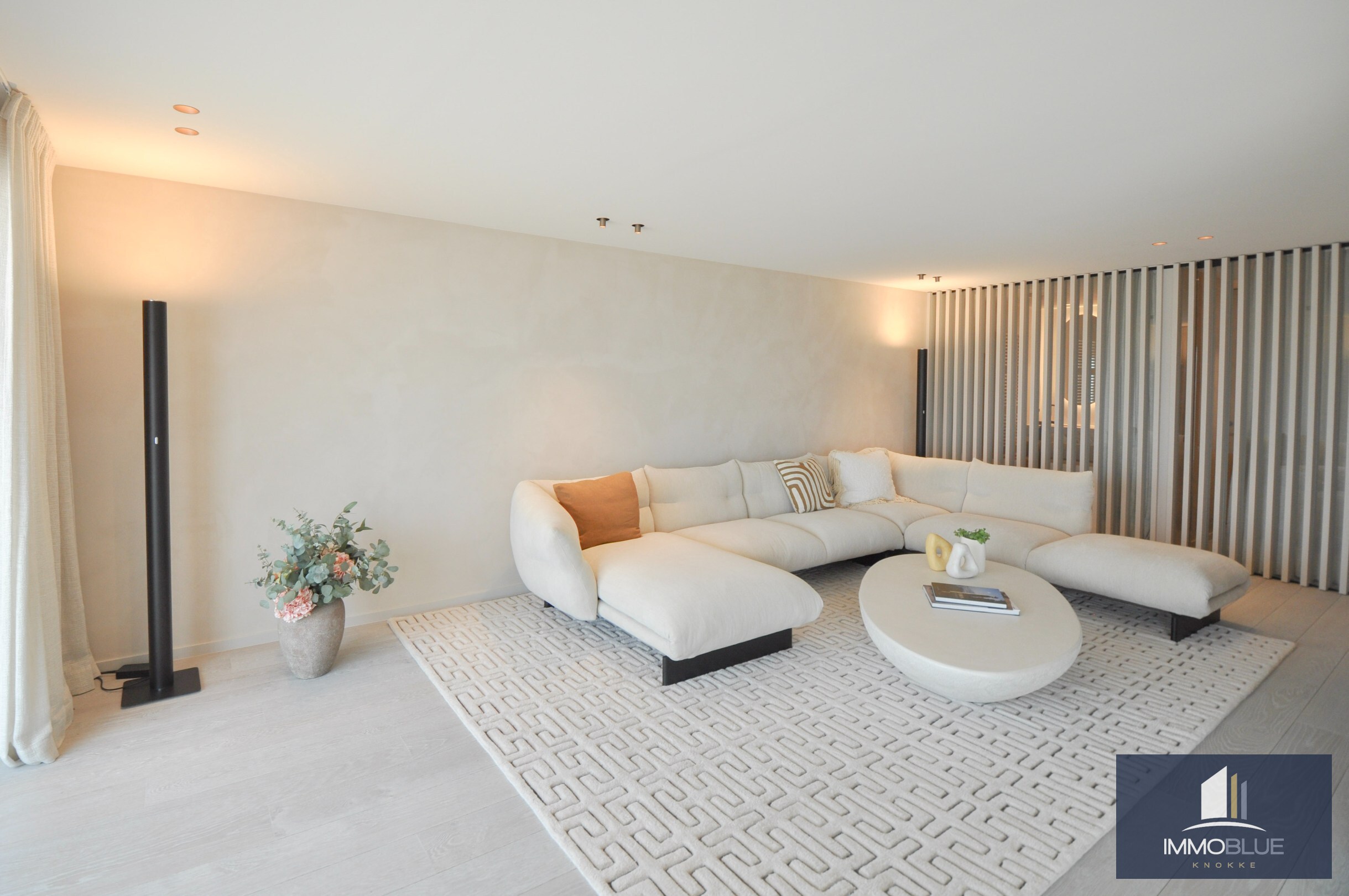 Appartement exceptionnel avec vue frontale sur la mer et une façade d’environ 11,5 mètres, situé au Zoute. 