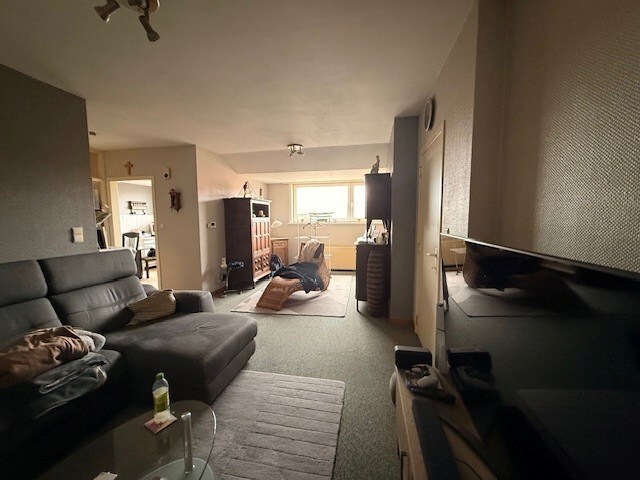 Appartement met 3 slaapkamers gelegen in het centrum van Neeroeteren. 