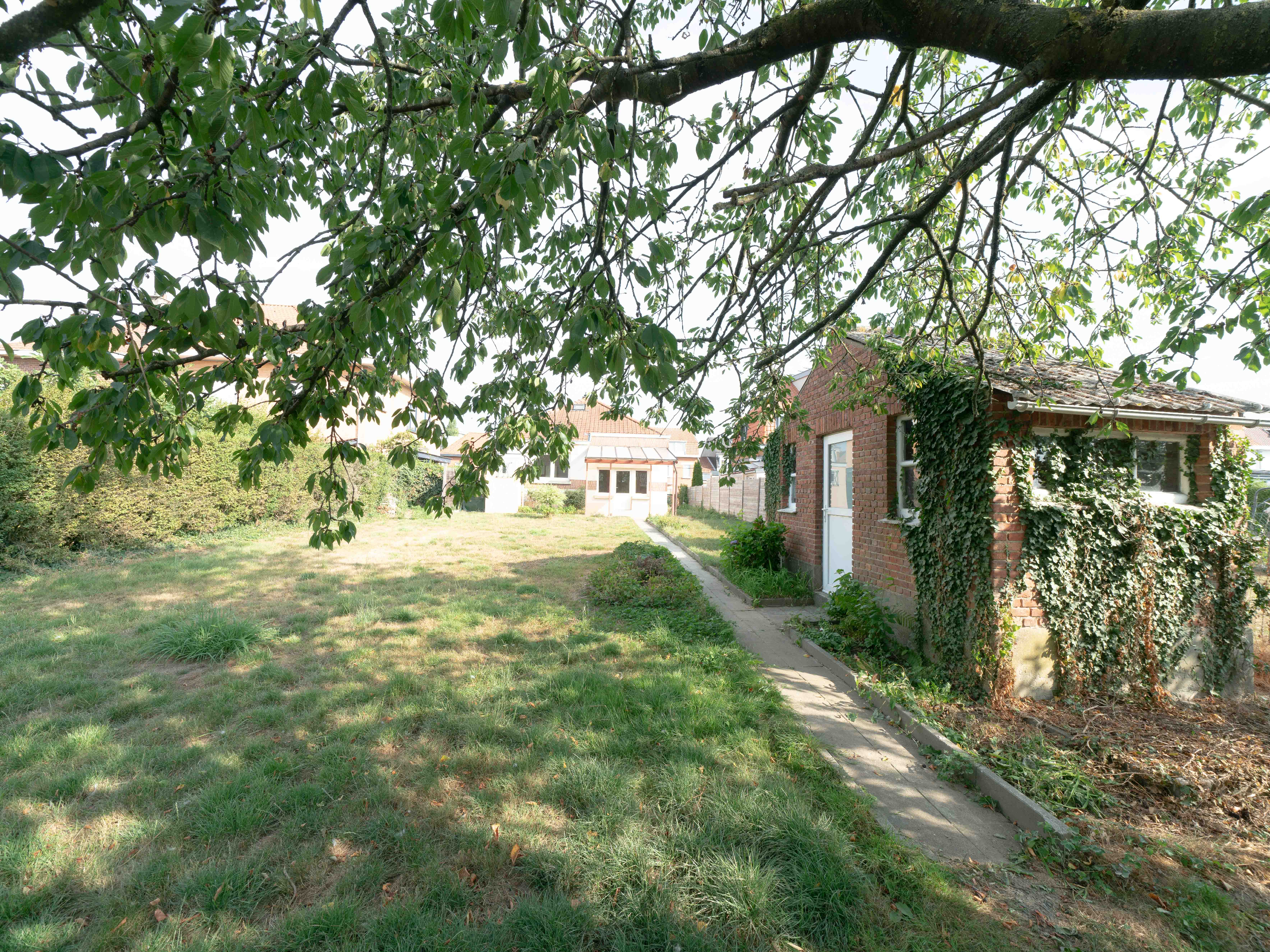 4-gevelwoning met prachtige tuin nabij alle faciliteiten 