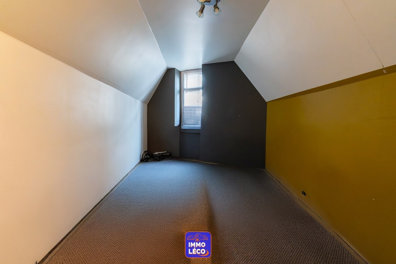 Parts de société avec immeuble commercial (terrasse et jardin),  "Food &amp; Co" en plein centre-ville ! 