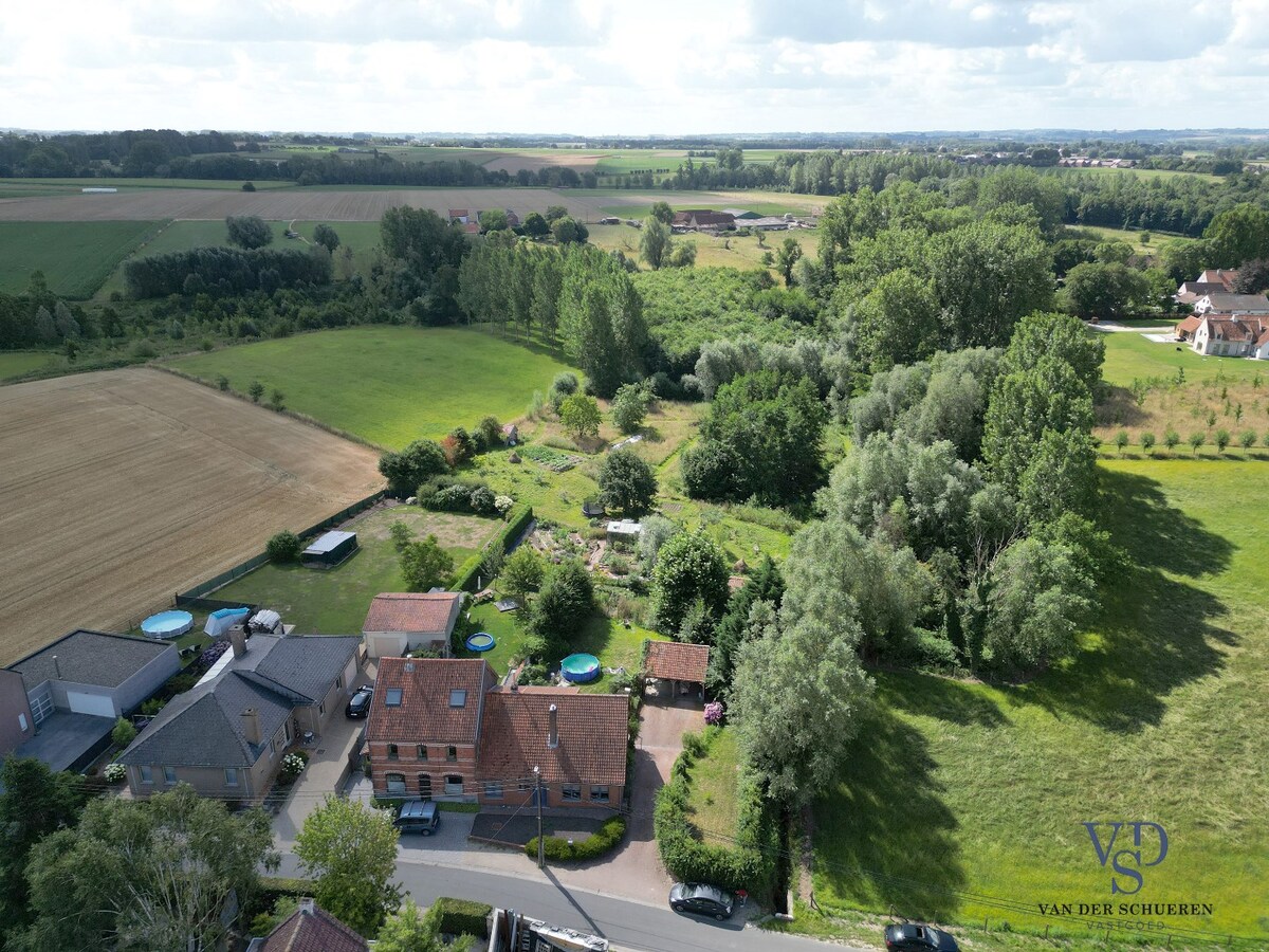 Halfopen woning in het groene Dikkelvenne 