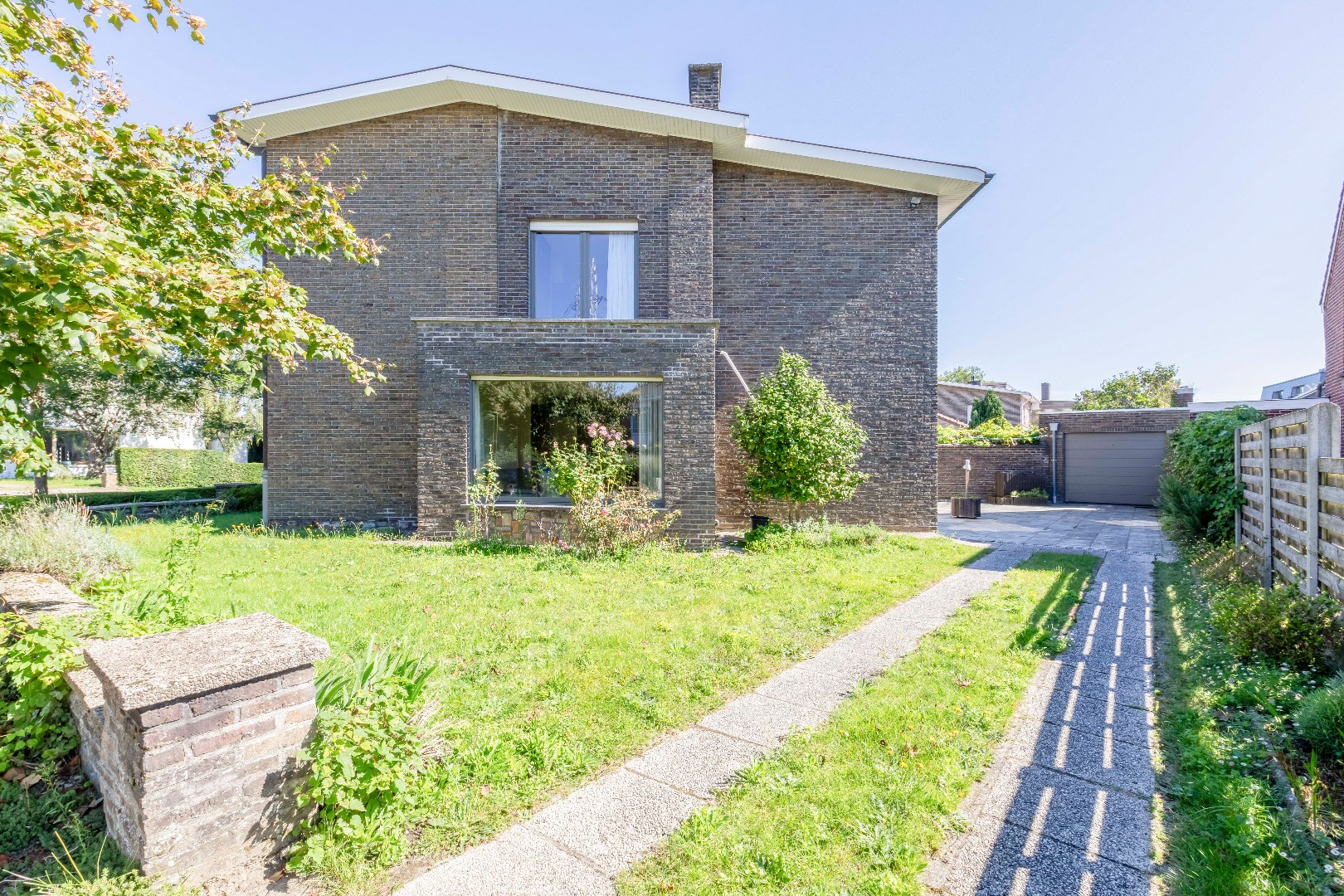 VERKOCHT - Ruime half open bebouwing met garage te Merelbeke 