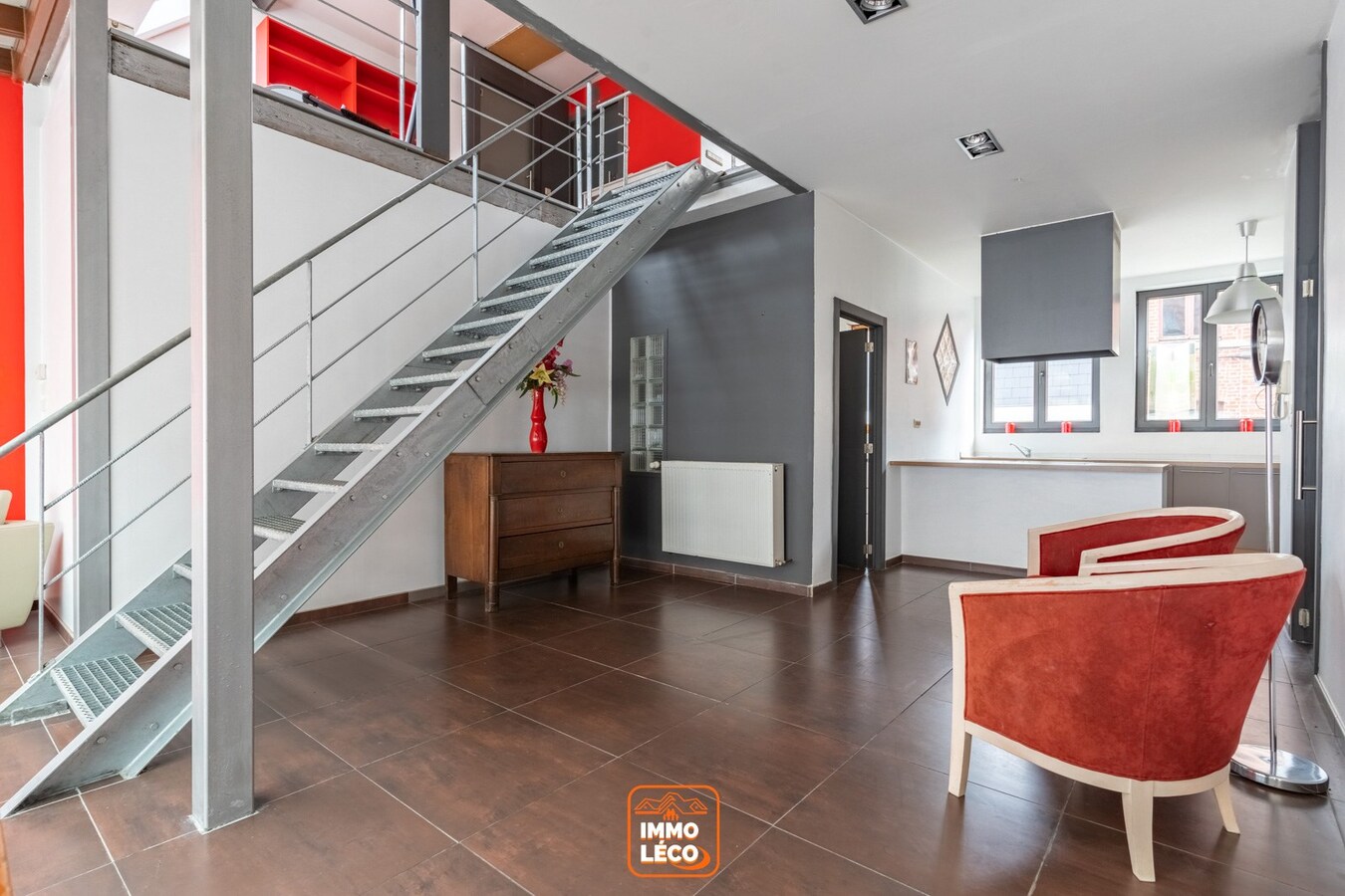 Ensemble immobilier avec surface commerciale et appartement LOFT + local à aménager, en PLEIN CENTRE-VILLE, IDEAL investisseurs !! 