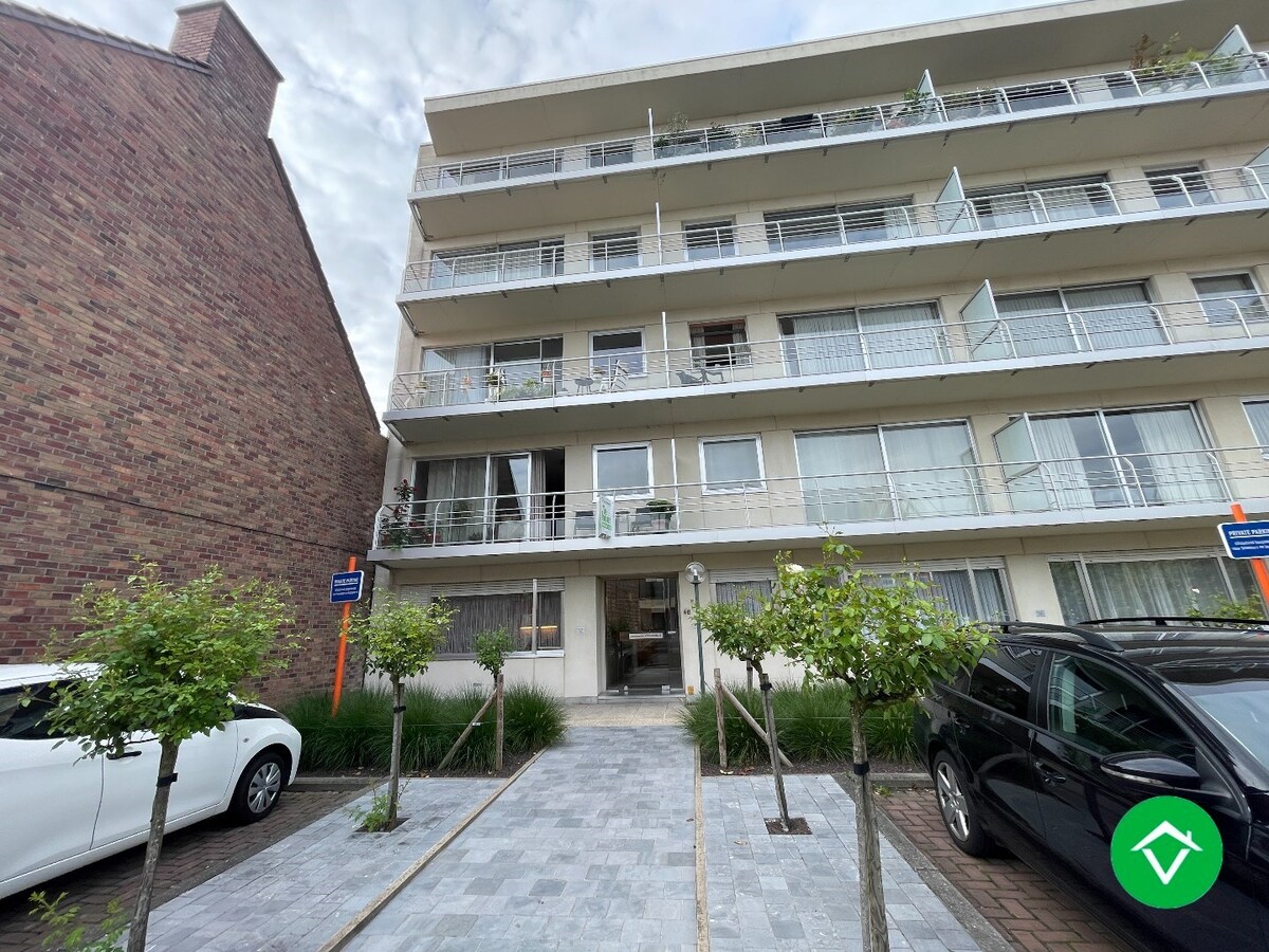 Centraal gelegen appartement met 2 slaapkamers en garage te Roeselare 