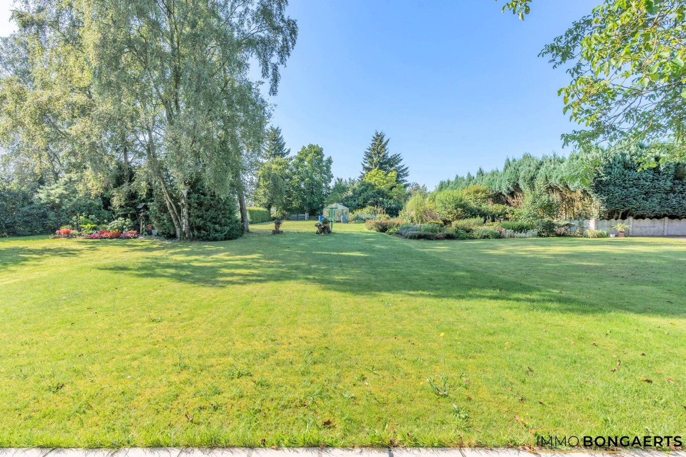 Ruime woning met 4 slaapkamers, tuin en garage in Opglabbeek. 