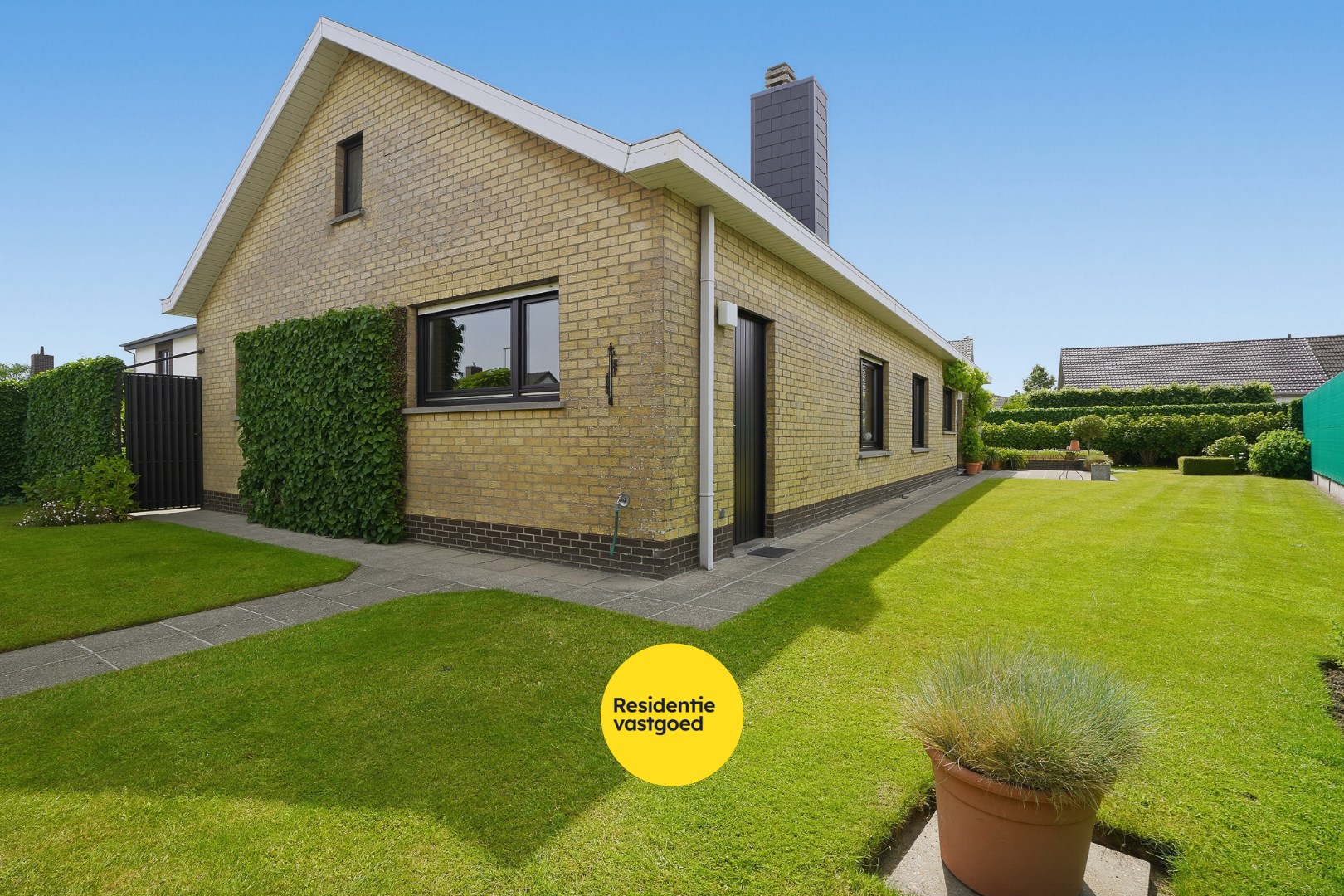 Verzorgde bungalow met 3 slpks op 571m² in rustige woonwijk te Varsenare 