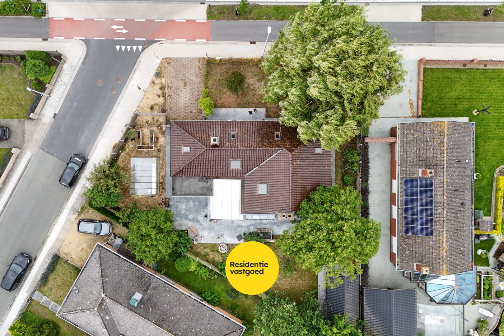 Vrijstaande bungalow met veel potentieel langs het water in hartje Oudenburg 