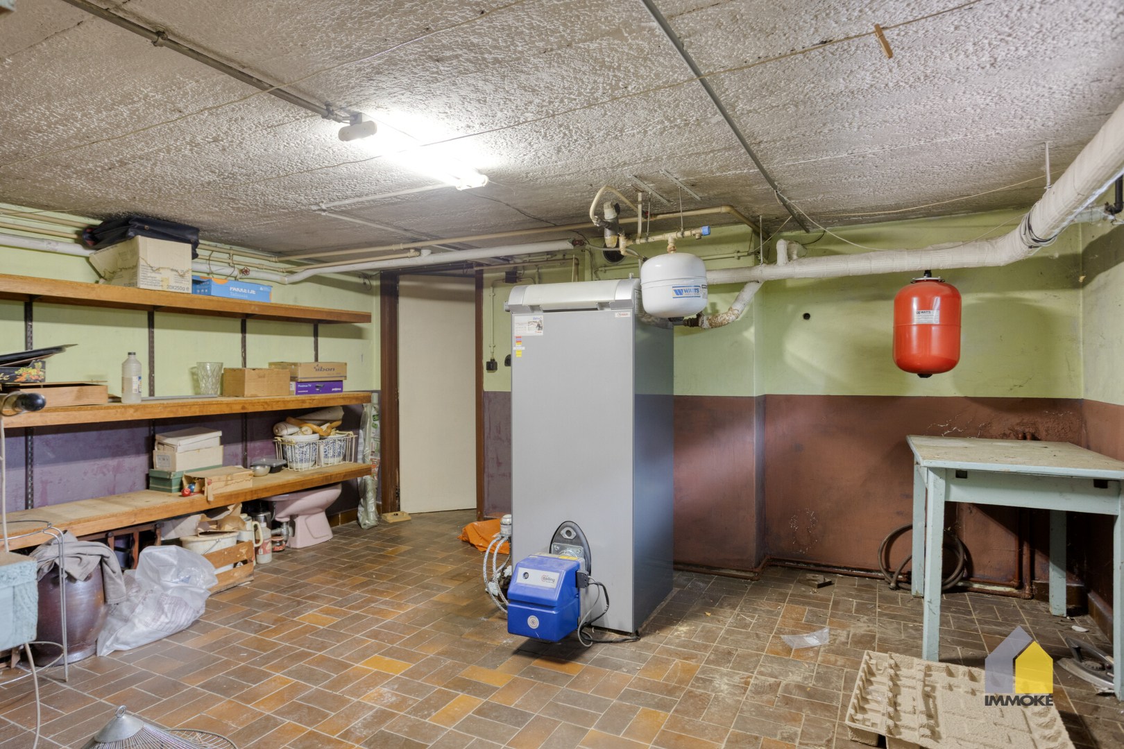 Te renoveren, statige woning op mooi perceel van 23 a 90 ca. 